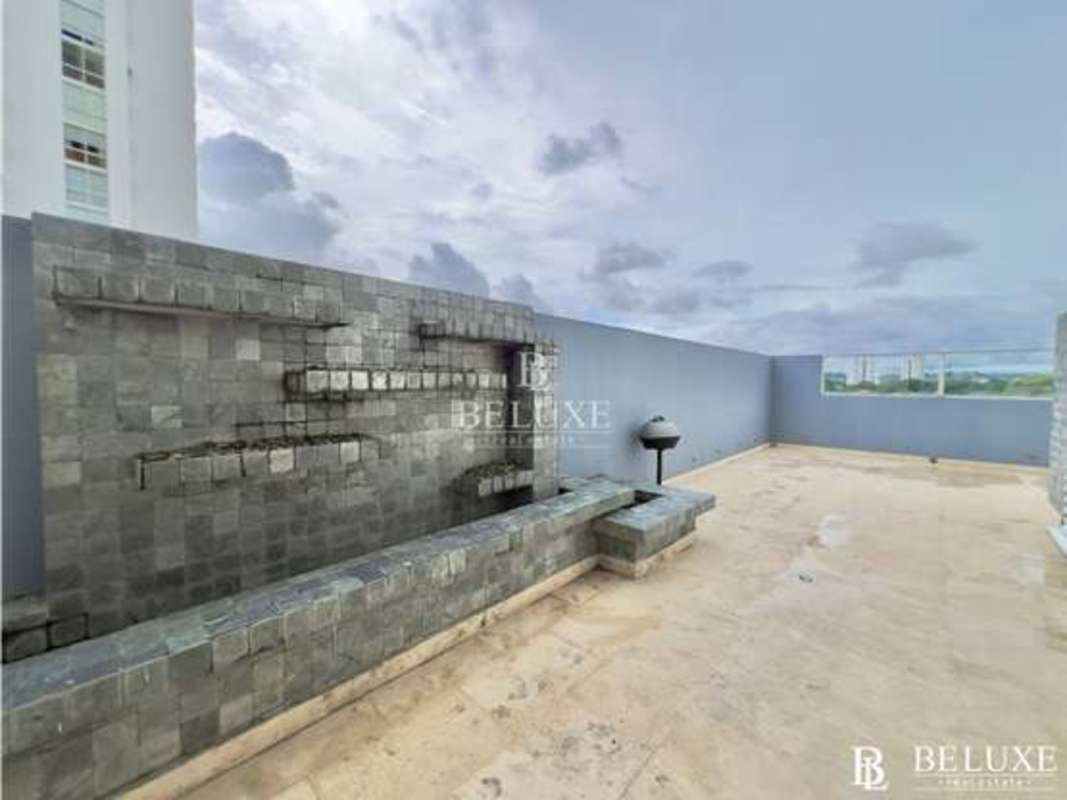 Expansive L-shaped terrace with ocean, city, and Panama Viejo views PH Bahia del Golf Coco del Mar Panama