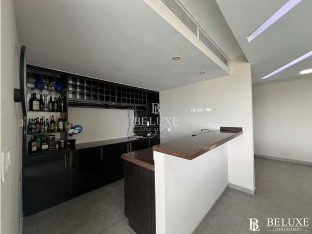 Elegant master bedroom with terrace access, ocean views, ensuite and walk-in closet PH Bahia del Golf Panama City