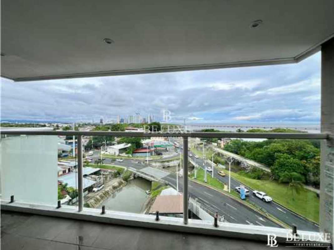 Residents' spa area with gym, sauna, and massage rooms PH Bahia del Golf Panama City