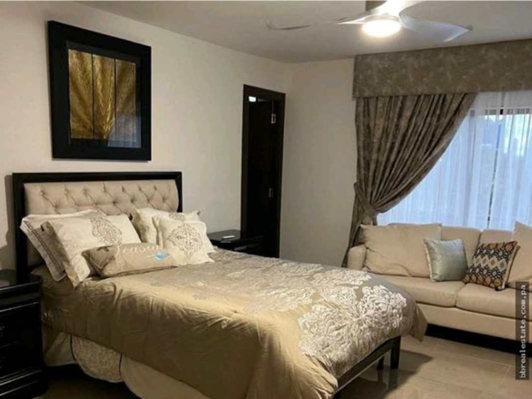 Bedroom with large window, balcony access, queen bed PH Country Park Panama
