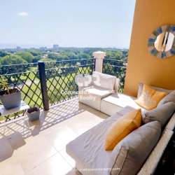 Large guest bedroom with en-suite bath golf course view PH El Alcazar de Coronado Panama