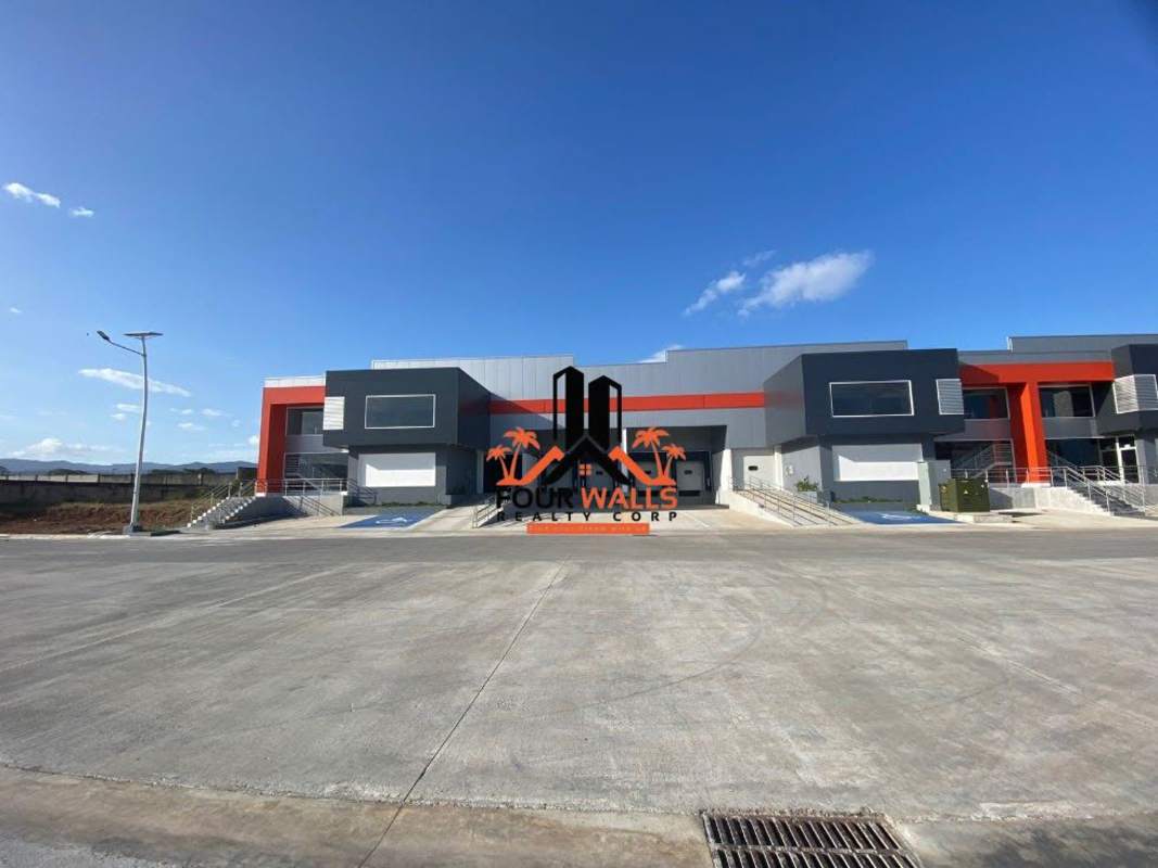 Entry view of Panapark Free Zone with security checkpoint and palm landscaping in Panama City