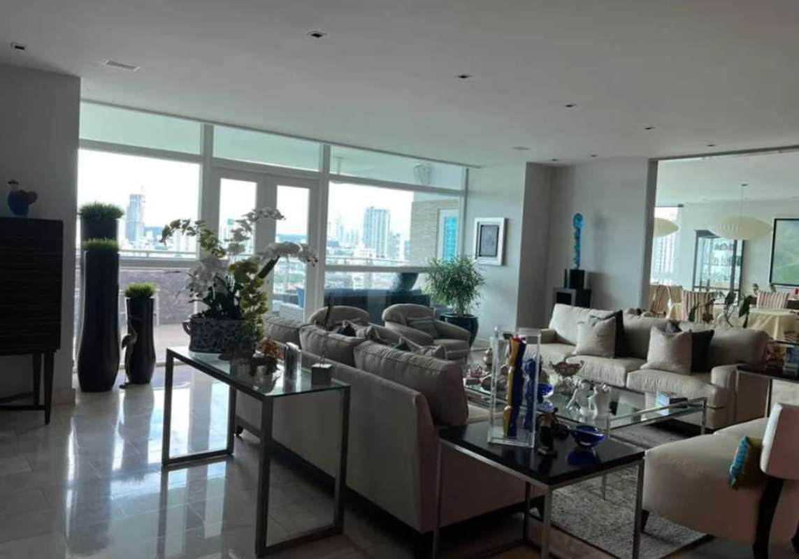 Luxury 4BR Apartment with Park View PH Pradera Altos del Golf