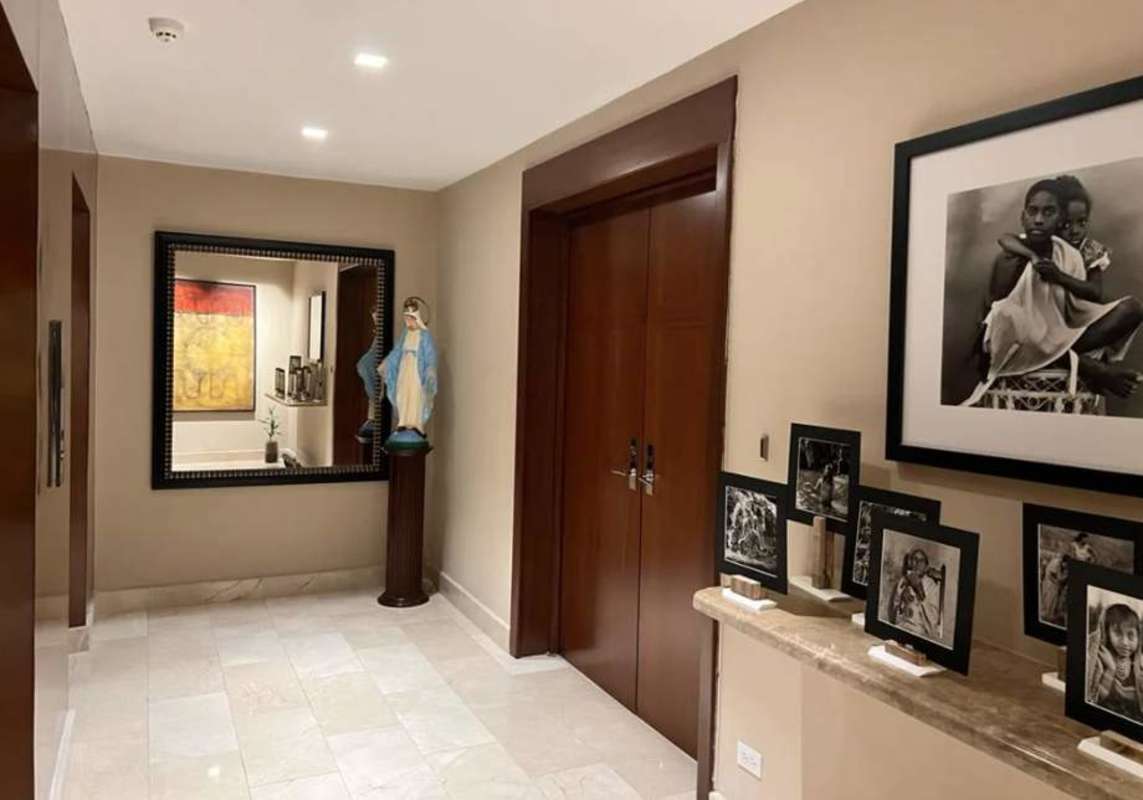 Elegant dining area with panoramic city views in PH Pradera Altos del Golf Panama