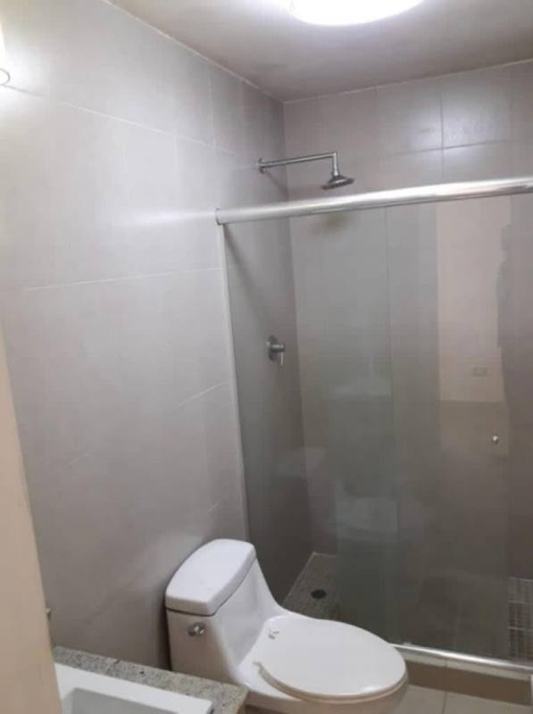 Bright bedroom with closet space and window in PH Rokas Condado del Rey Panama