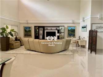 Large master bedroom with walk-in closet, private bath, golf views in Coronado Panama