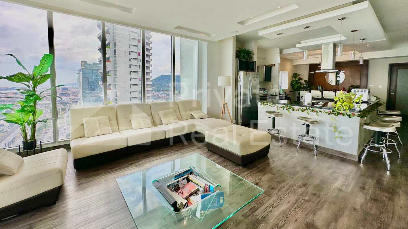Living area with balcony access, ocean and city views, at PH Rivage Panama