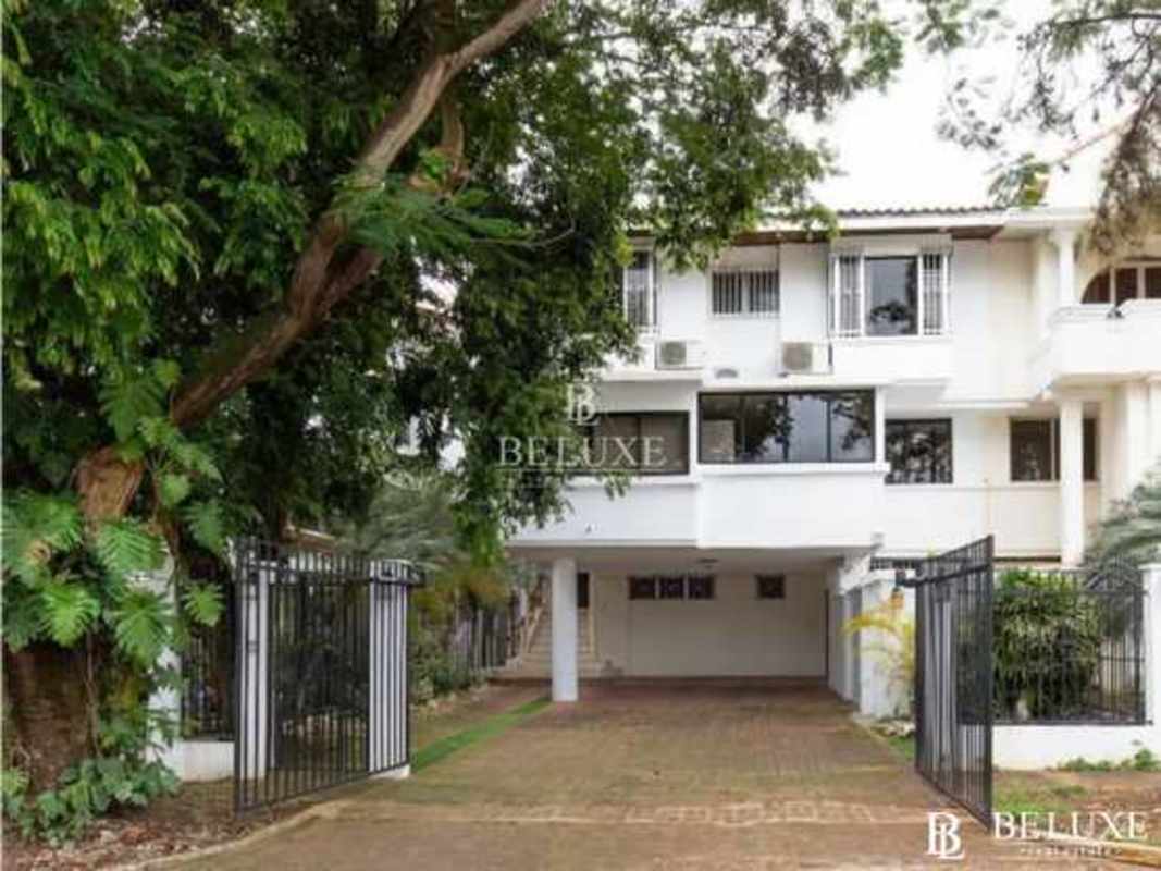 Spacious master bedroom air conditioning built-in closet garden view Obarrio Panama house