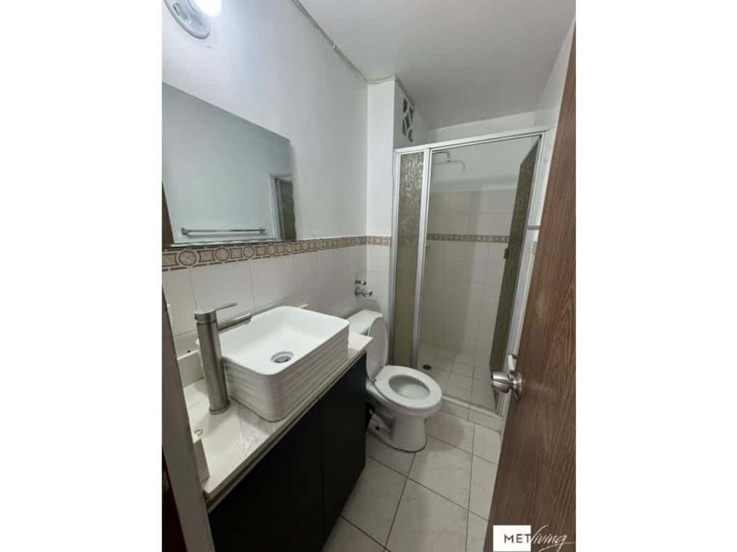 Contemporary bathroom with glass shower and vessel sink in PH Parque del Este Chanis