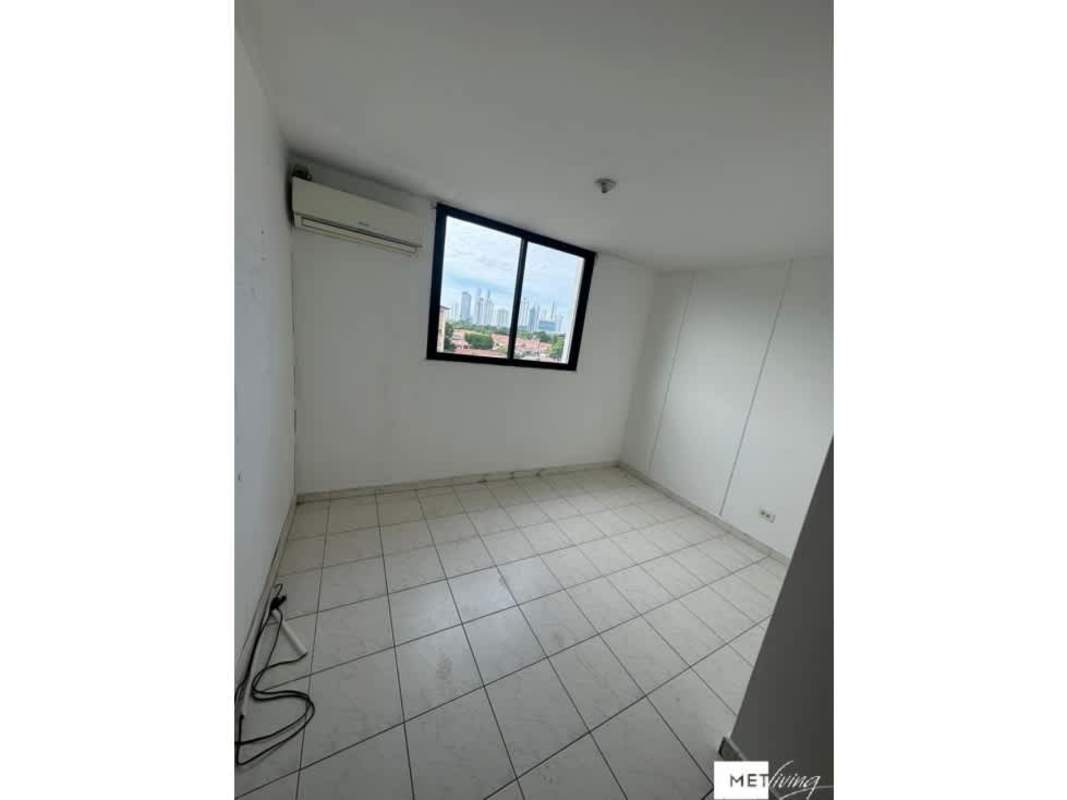 Bedroom with wall-mounted AC-ready space, large window and tiled floor in Chanis Panama apartment