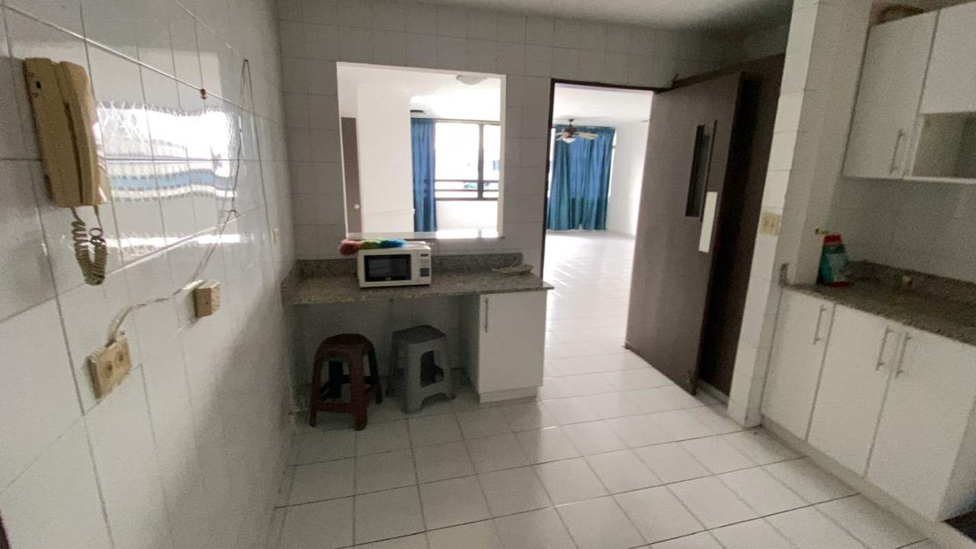 Laundry area with utility sink and service bathroom PH Buganvilla San Francisco Panama