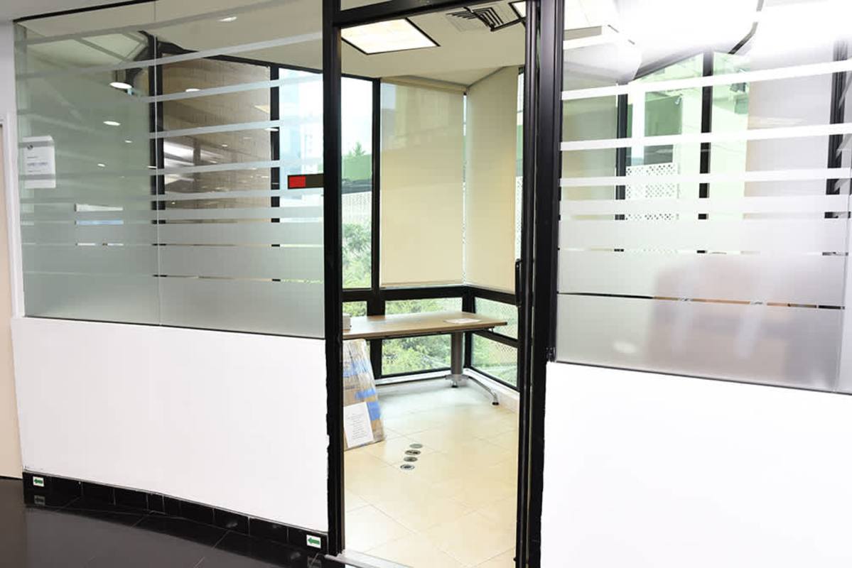 Large office windows offering city skyline views at PH BICSA Tower Panama