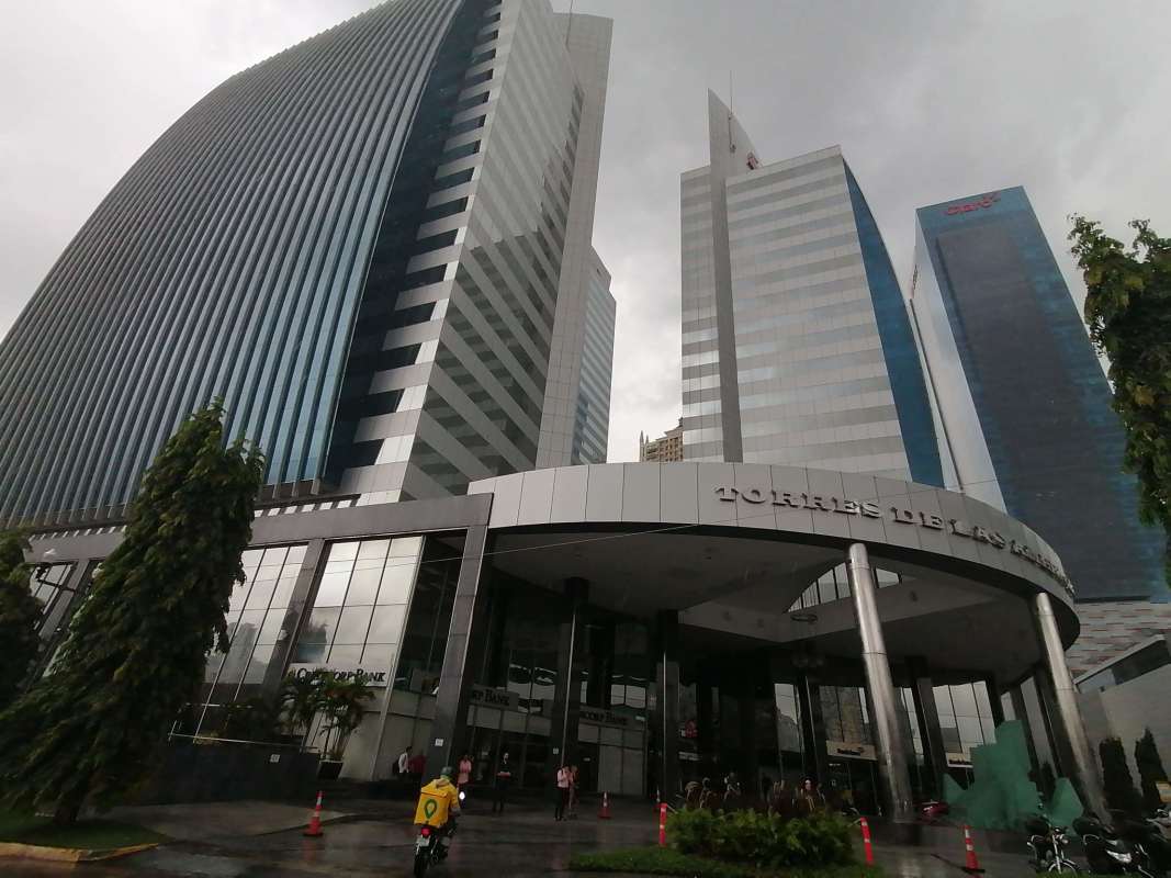 Modern office tower Torre de las Américas Punta Pacífica with curved glass facade
