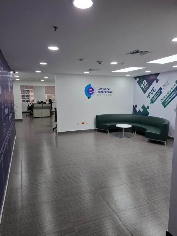 Modern executive office space in Torre de las Américas floor 16 with skyline views