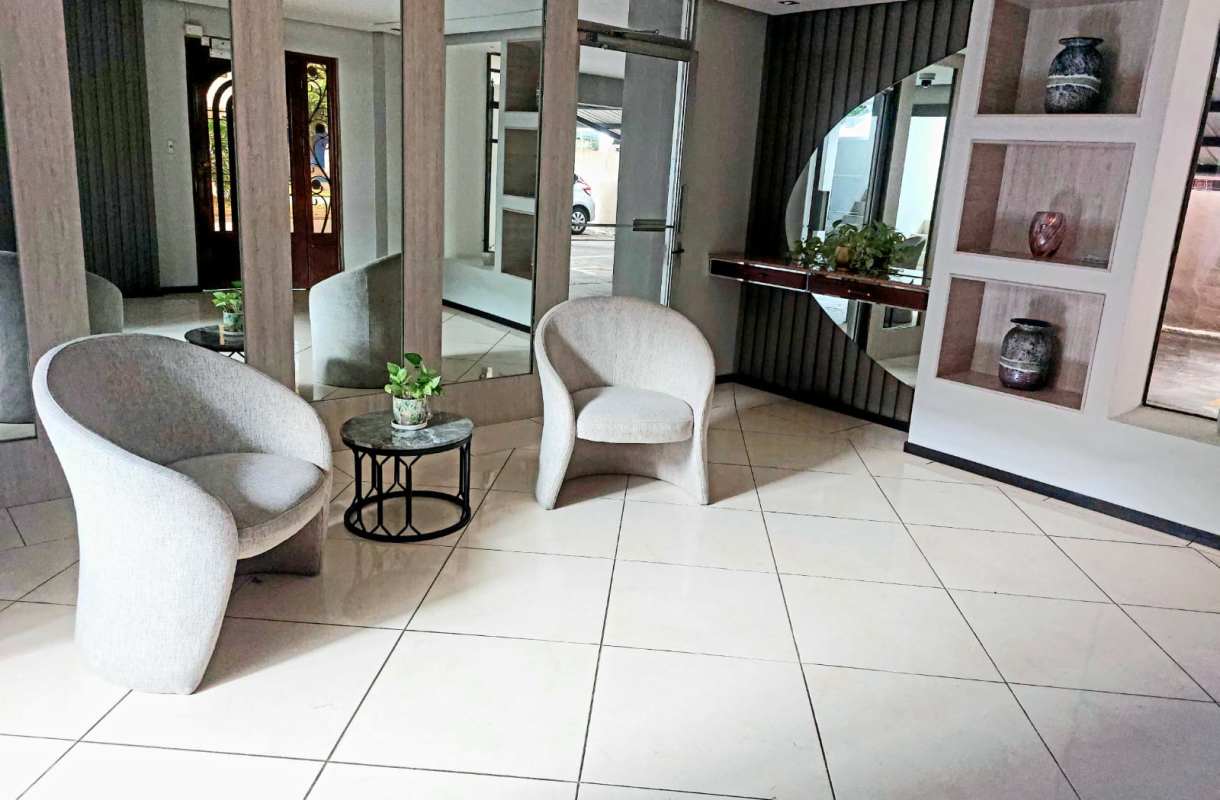 Contemporary apartment lobby with modern decor and seating area in PH Aileen Panama City
