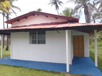 Covered terrace overlooking the Caribbean garden and ocean Palenque Colón Panama