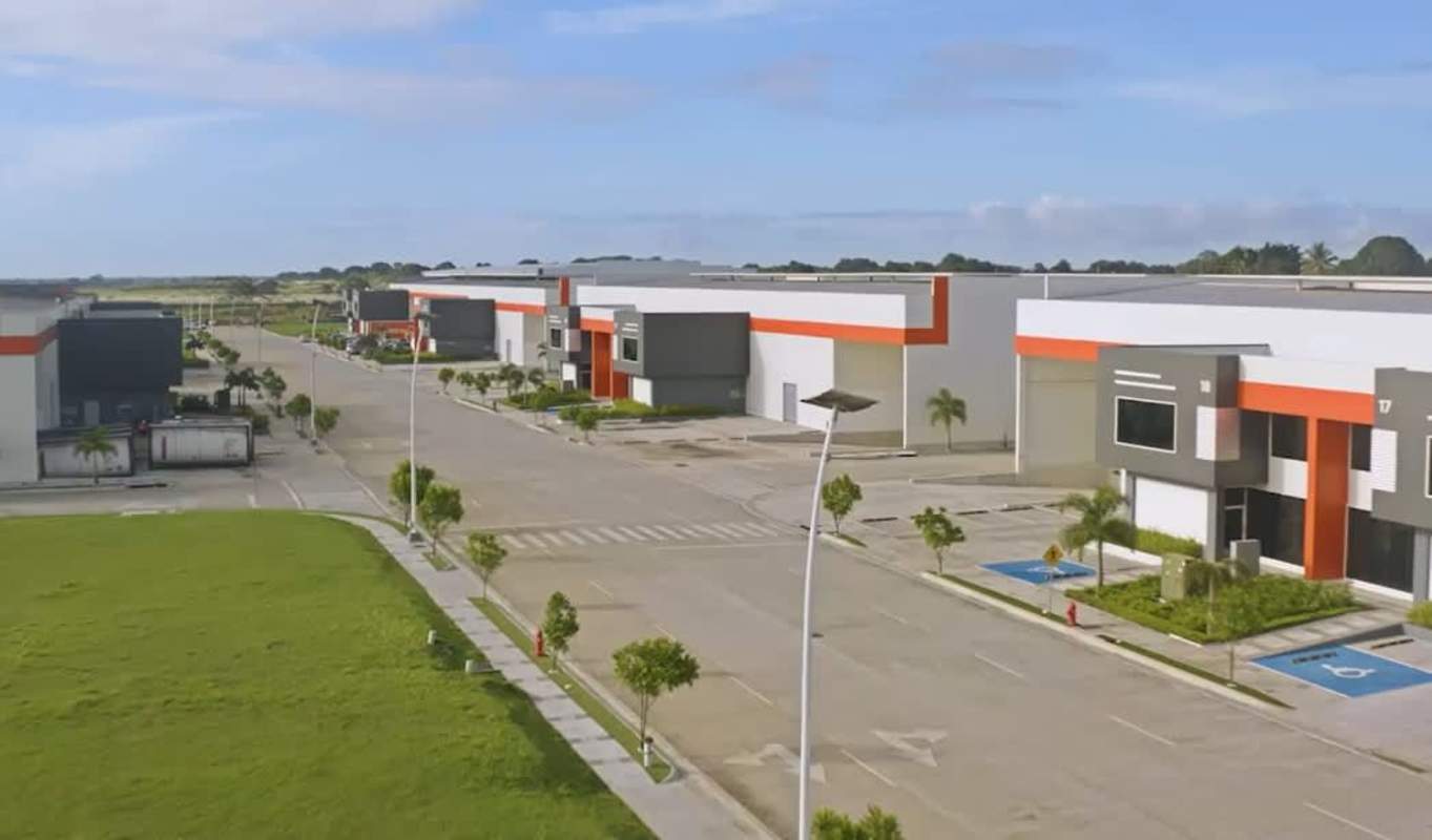 Empty warehouse space with high ceilings and reinforced concrete floor in Panapark Free Zone Panama