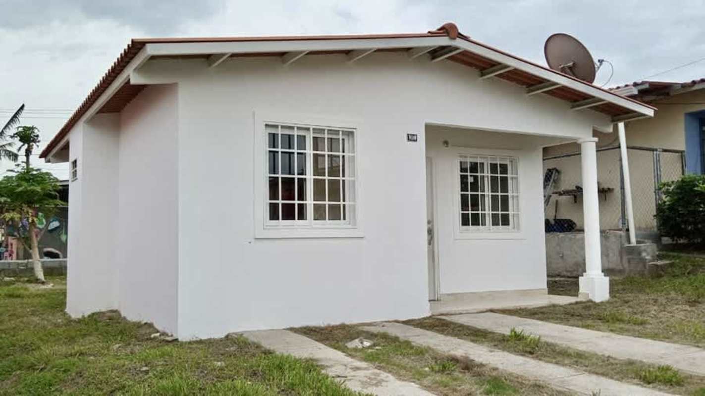 Front view of single-story affordable starter homes countrywide Panama