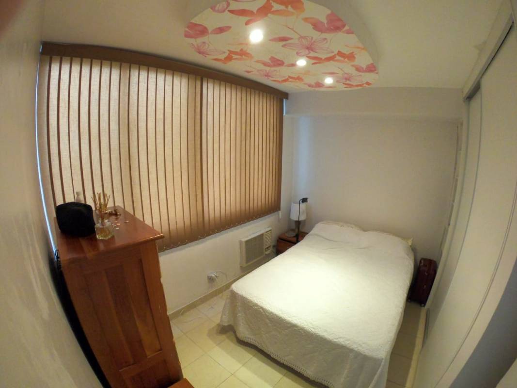 Second bedroom with closet and window PH Majestic Edison Park Panama