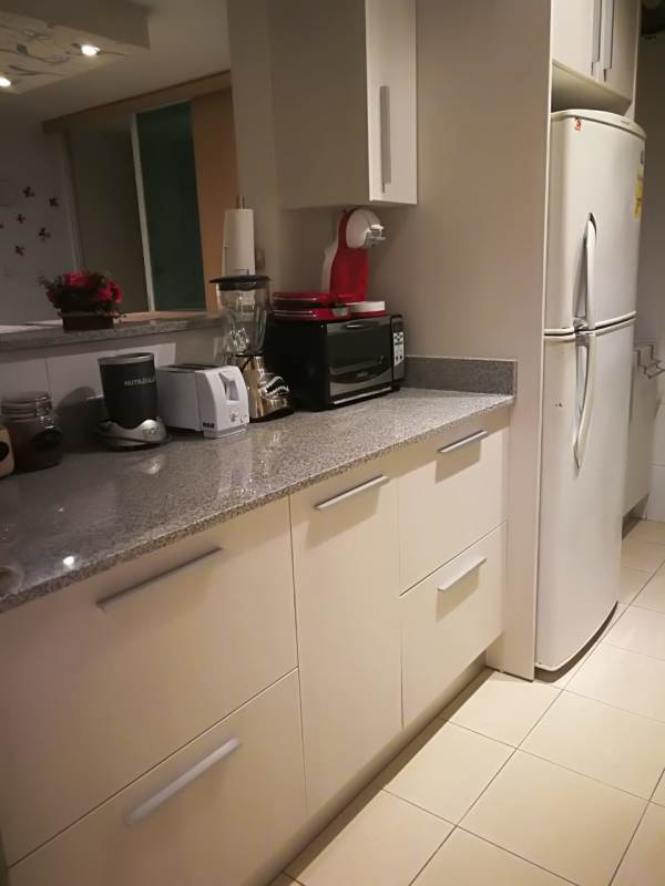 Modern bathroom with glass shower and vanity PH Majestic Edison Park Panama