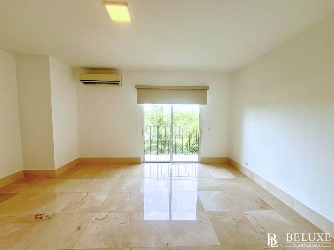 Bathroom with double sinks, marble counter, soaking tub PH The Reserve Santa Maria Panama