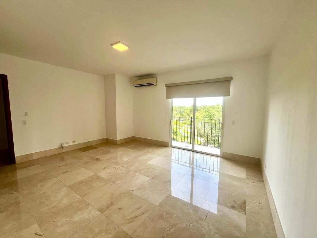 Large master bedroom with marble floor, ensuite bathroom, bright window PH The Reserve Santa Maria Panama