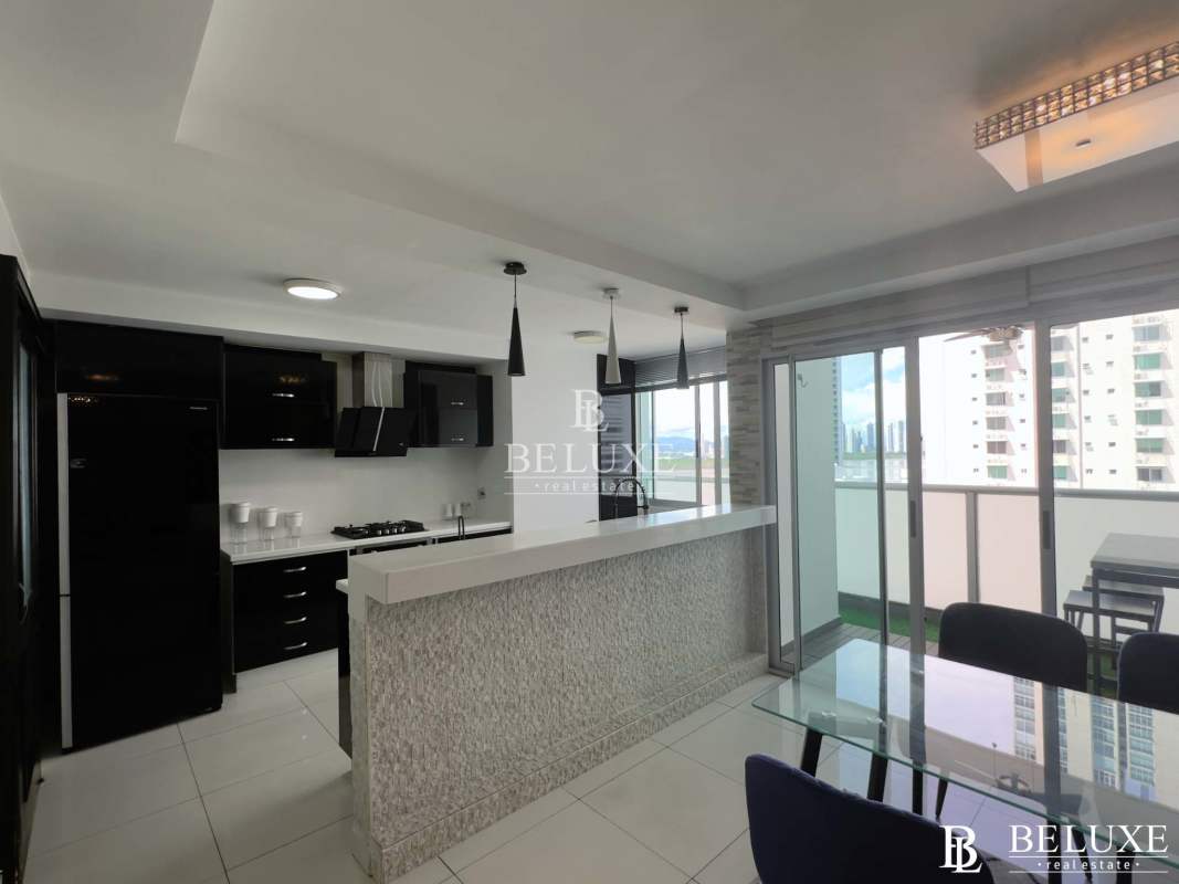 Luxury lobby entrance of PH Moon Tower San Francisco with 24-hour security