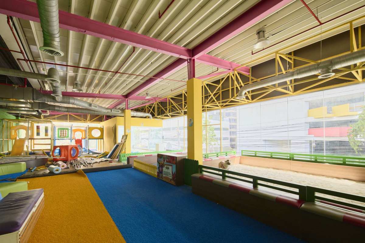 Indoor children's playground in commercial complex with colorful floor and windows PH Marbella Plaza Panama City