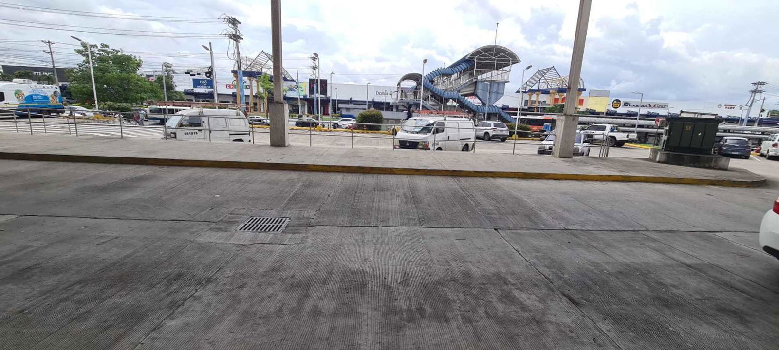 Ample parking lot outside commercial retail units Crystal Plaza Juan Díaz Panama