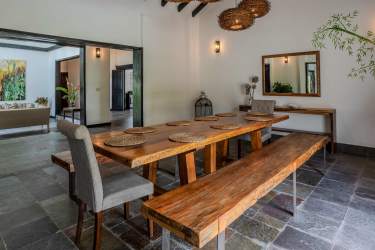 Bright living room with large windows, garden and pool views, cathedral ceilings luxury estate Coclé Panama