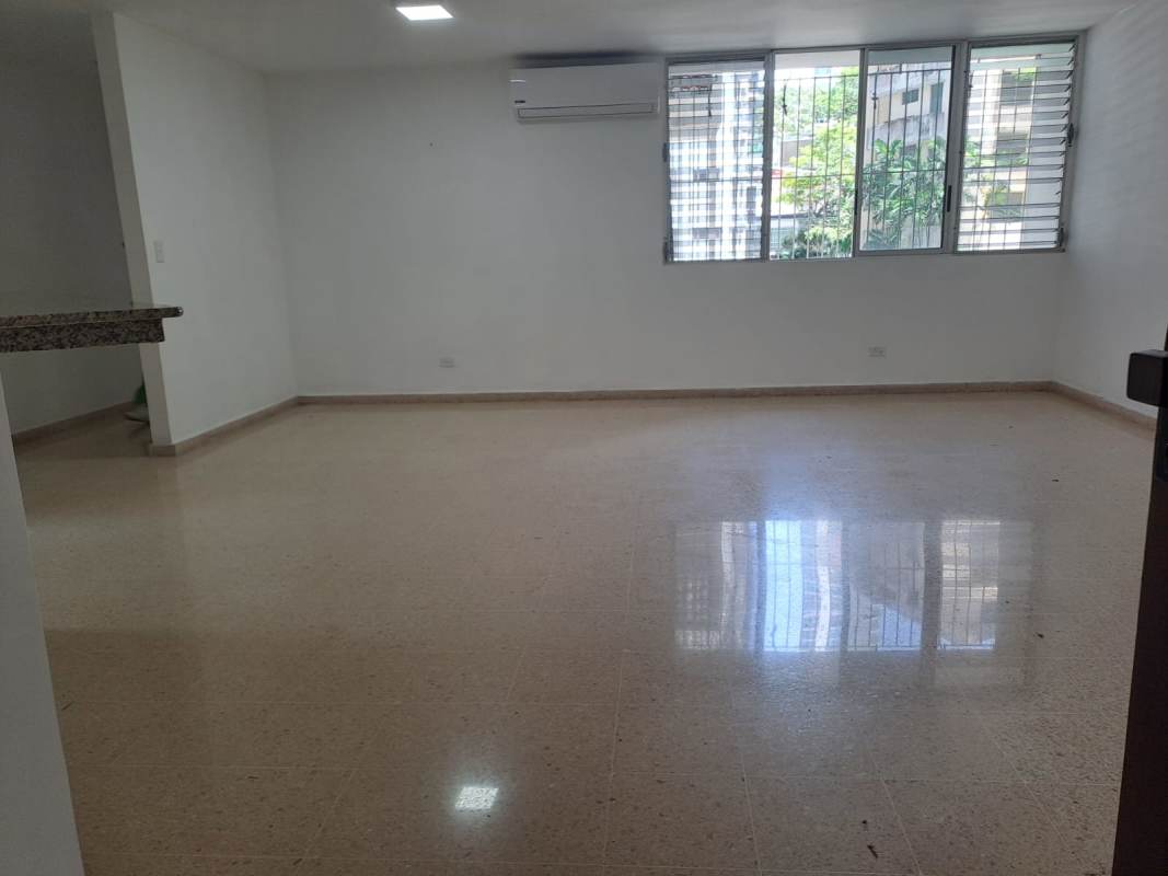 Bright open-plan living and dining room with granite countertop divider in El Carmen Panama rental