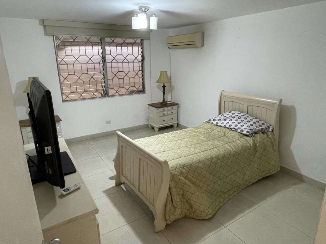 Bedroom with AC, TV, dresser and closet in PH Monaco Obarrio Panama