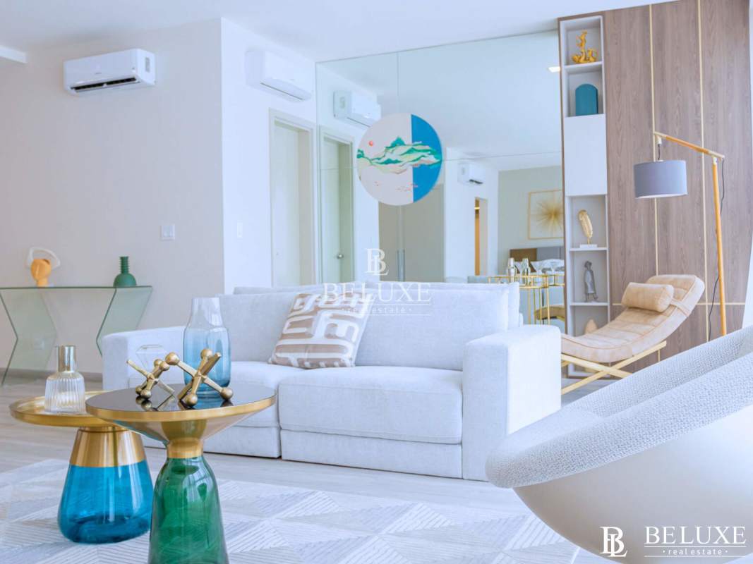 Fully equipped modern granite kitchen in PH Arcadia Costa del Este Panama