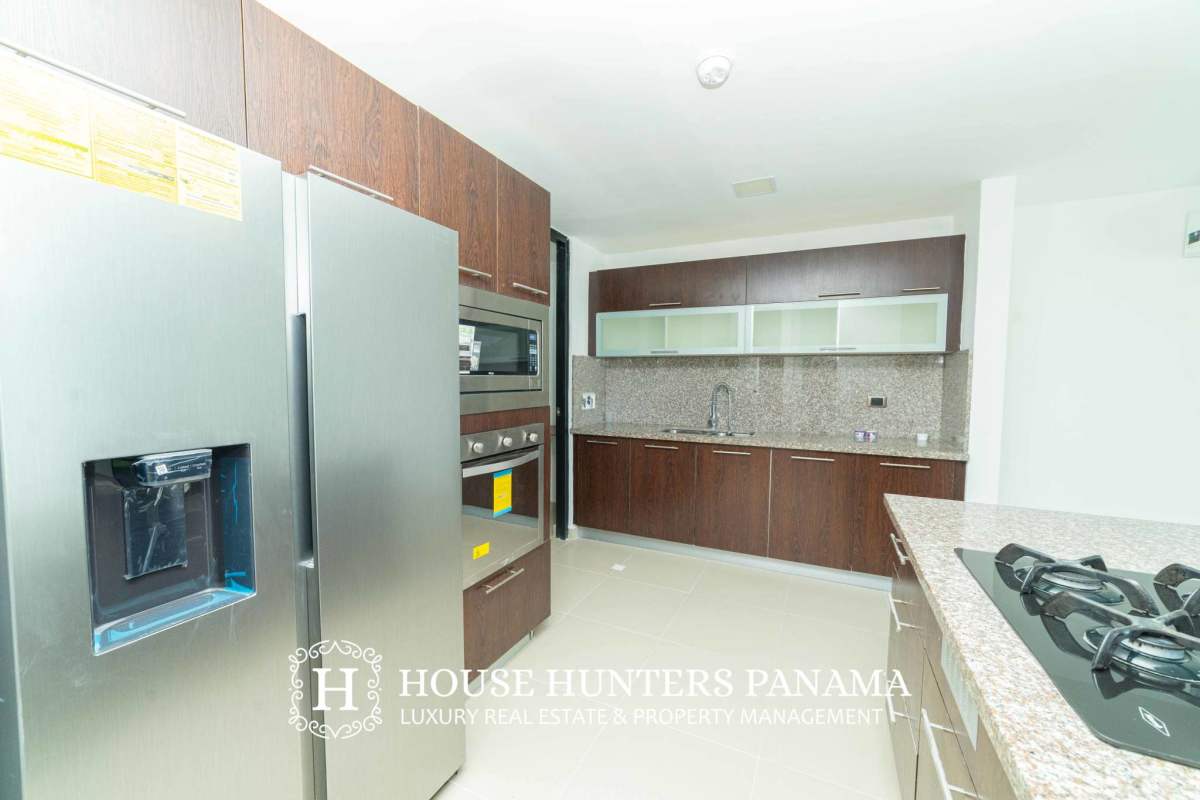 Large master bedroom with walk-in closet and AC Costa Sur Village townhouse Panama