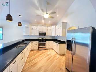 Main bedroom ensuite with walk-in closet Azura Panama home