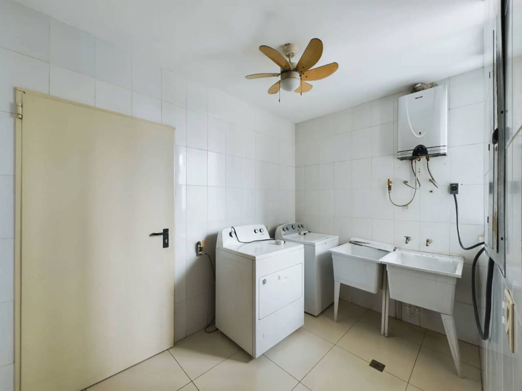 Modern gym with panoramic city views at PH Allure Avenida Balboa Panama