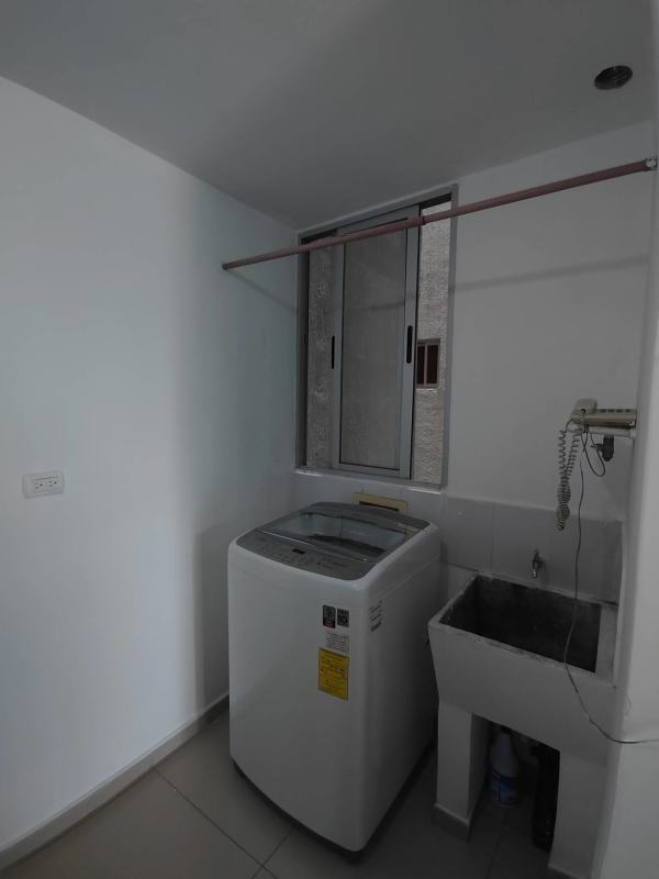 Bedroom with ceiling fan, large closet and window PH Altavista Tower El Bosque Panama