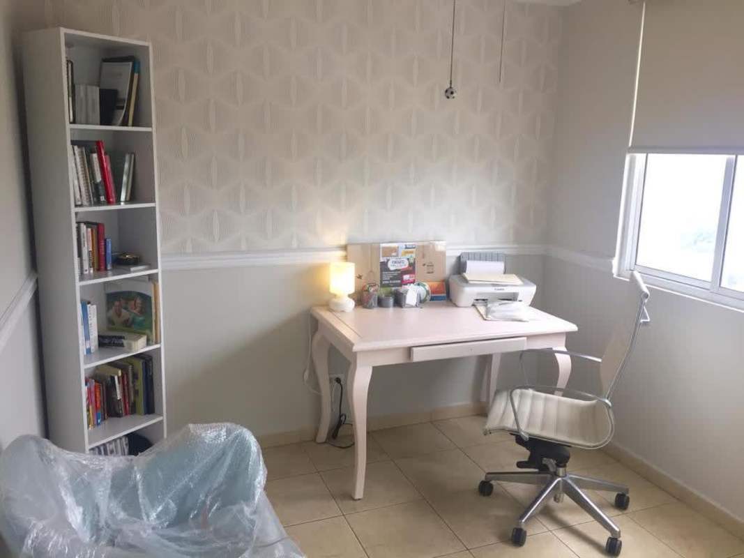 Bedroom with tufted headboard, built-in wardrobe, wallpaper PH Rim Tower Hato Pintado Panama apartment rental