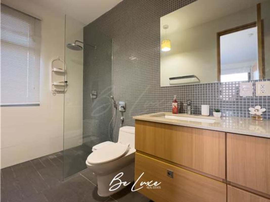 Elegant bathroom with walk-in shower and glass partition luxury house Condado del Rey Panama City