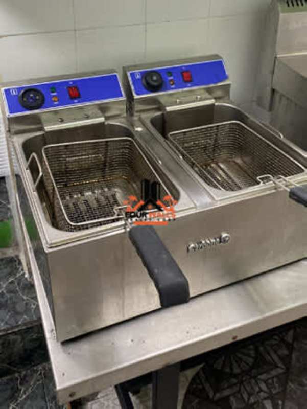 Double deep fryer and prep counter in commercial kitchen Plaza Los Colores El Chorrillo Panama