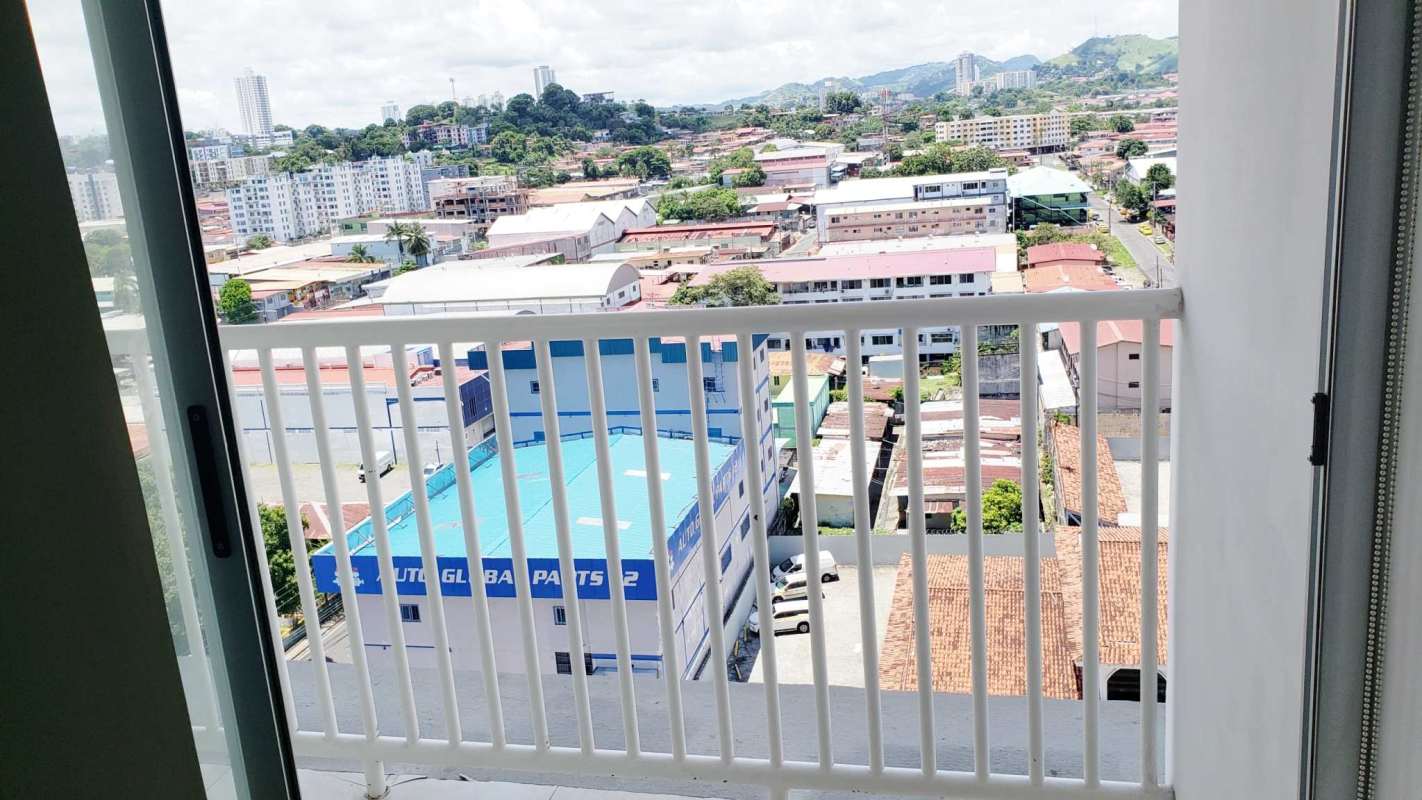 Children’s bedroom with window and pink decor in apartment PH Alegria Panama