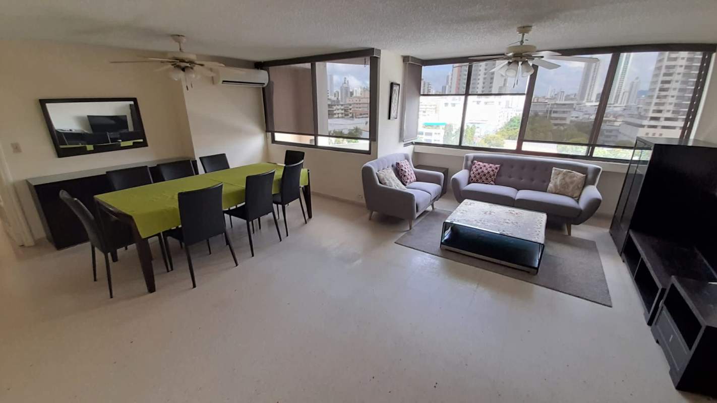 Master bedroom with built-in wardrobe and en-suite bathroom in PH Marfil Obarrio Panama