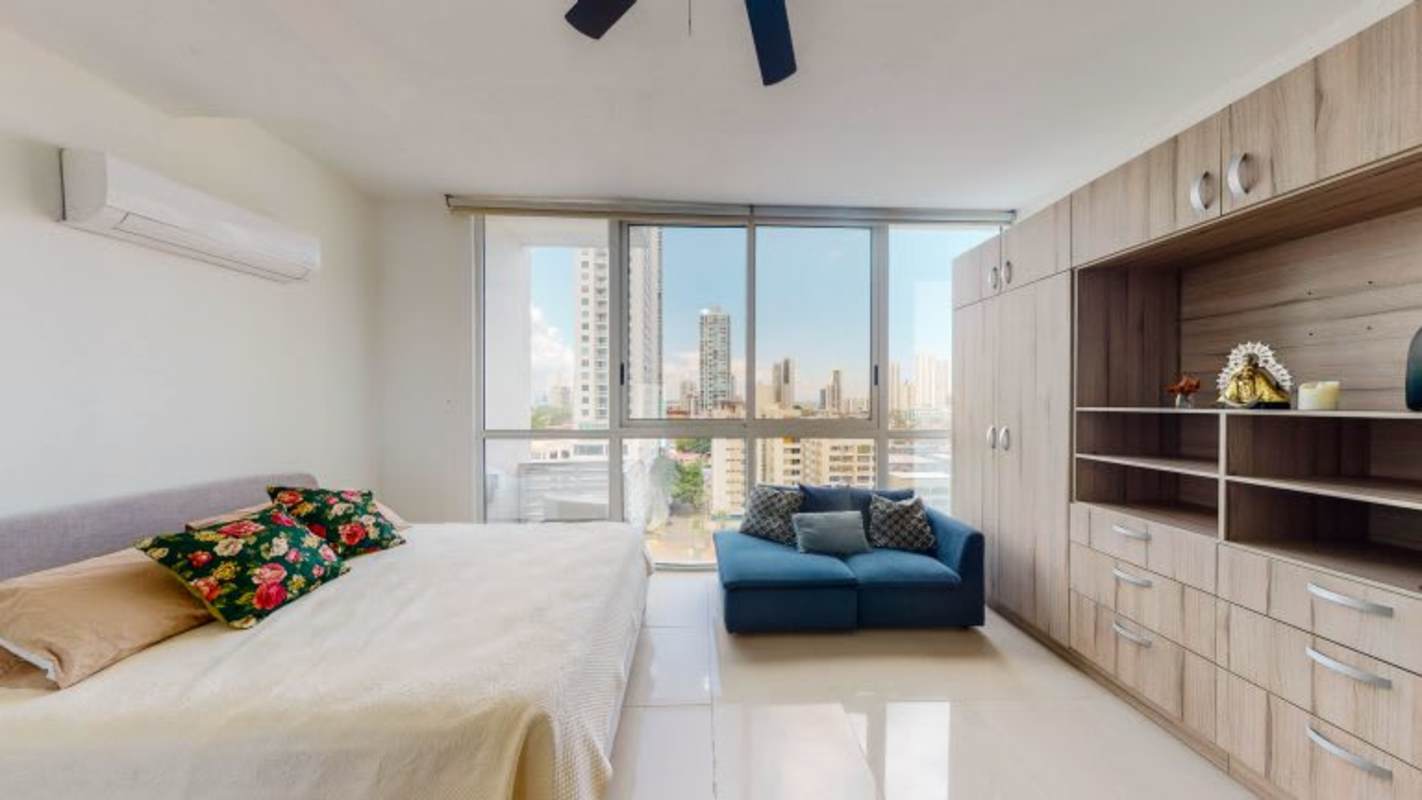 Multipurpose lounge with bar and seating PH Quadrat San Francisco Panama