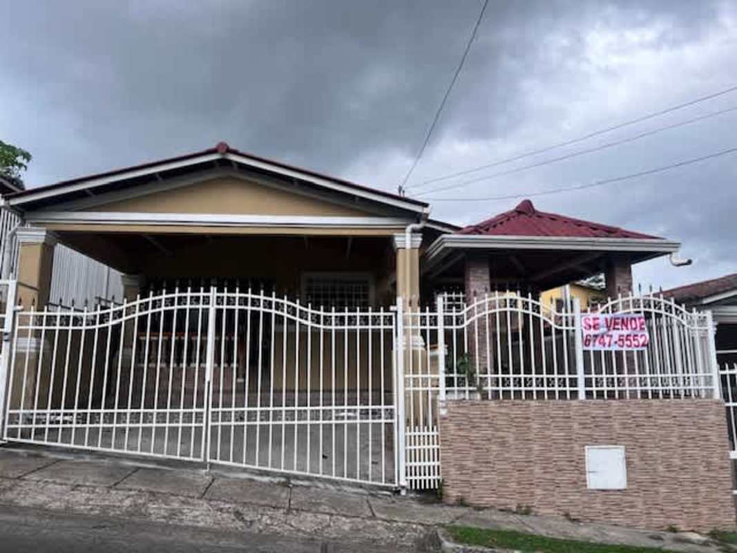 Spacious 4BR 3.5BA Two-Level Home Villa Zaita Panama