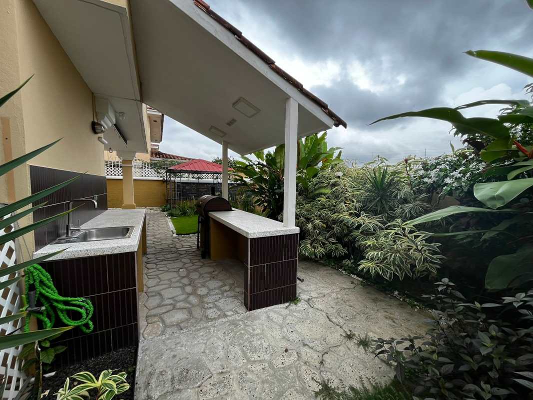 Swimming pool and club house with tropical garden in PH Villa Alta Brisas del Golf Panama