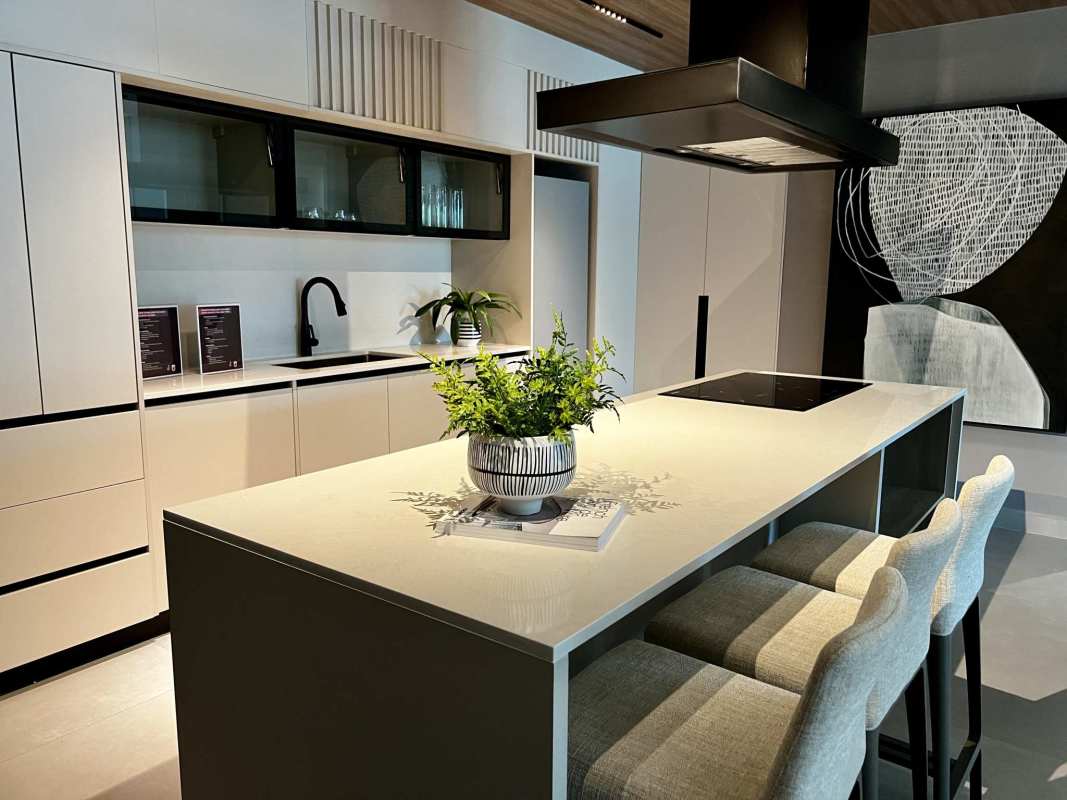 High-end kitchen with induction island cooktop, integrated appliances and modern cabinetry Calle Uruguay Panama