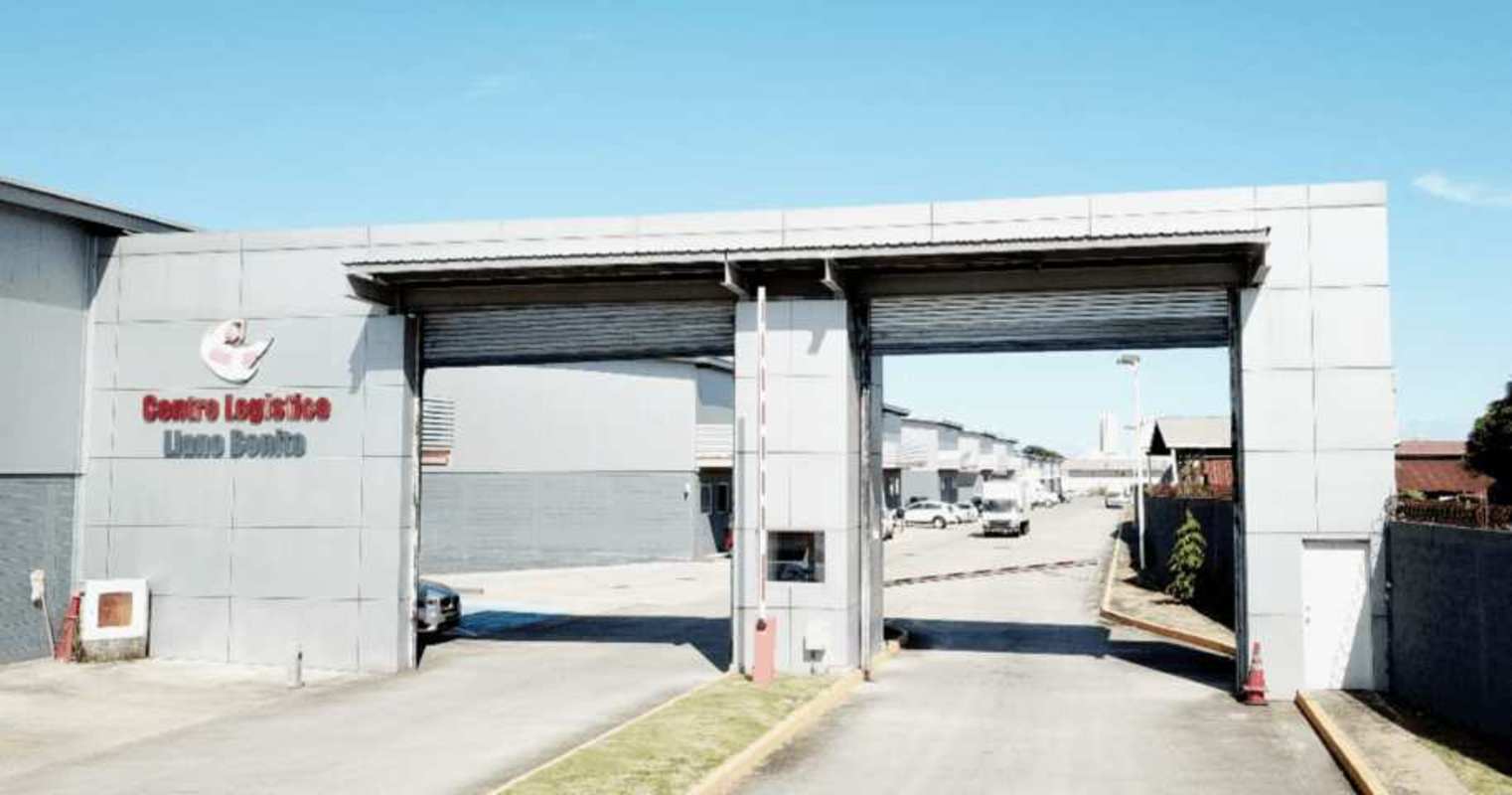 Multiple loading docks with ramps industrial warehouse Llano Bonito Panama