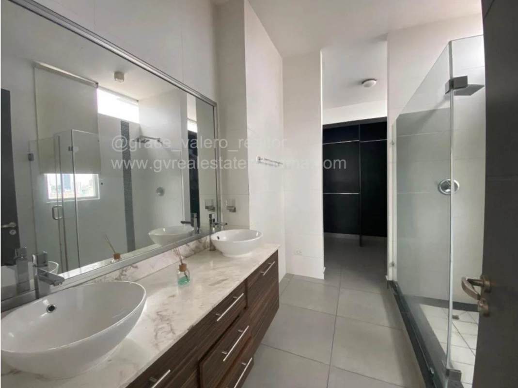 Sea View 2BR Apartment PH Element Avenida Balboa