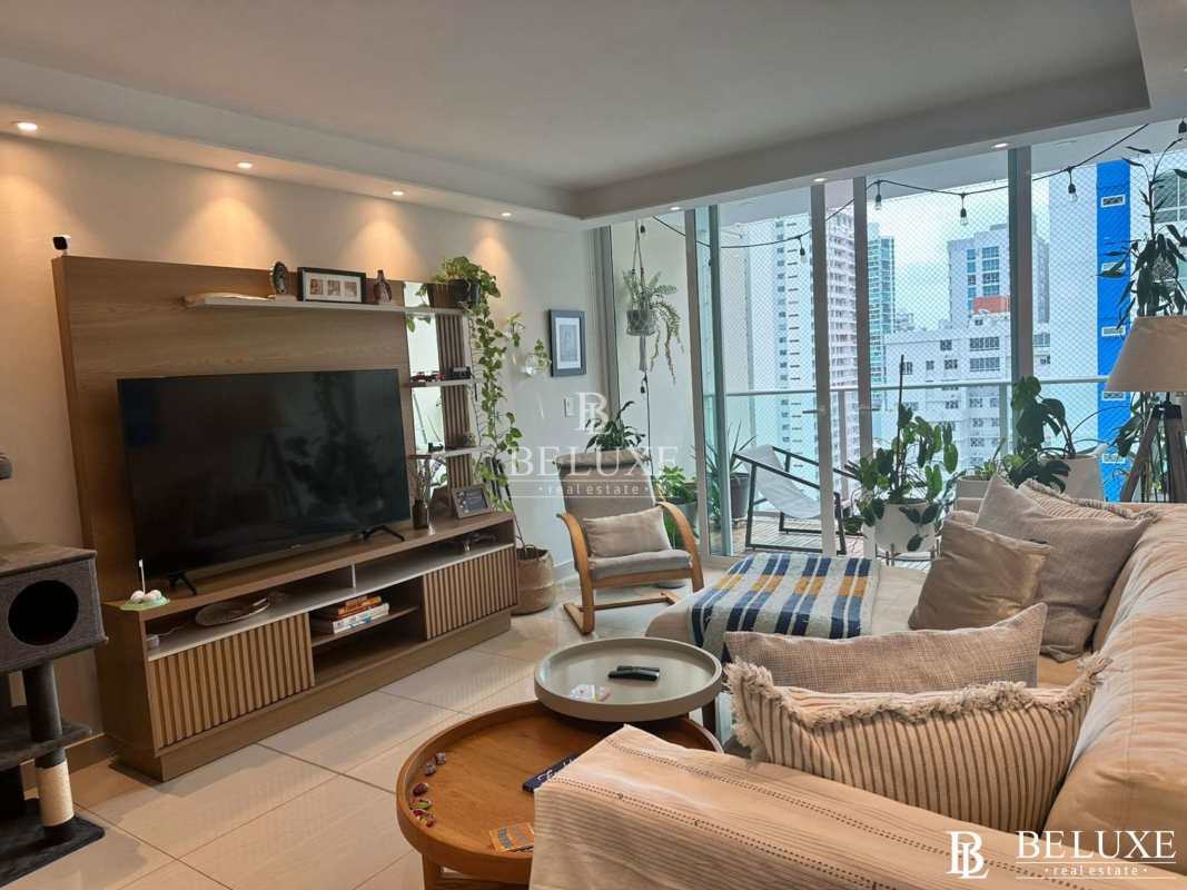 Bright second bedroom with built-in closet and split AC PH Genesis Tower San Francisco Panama