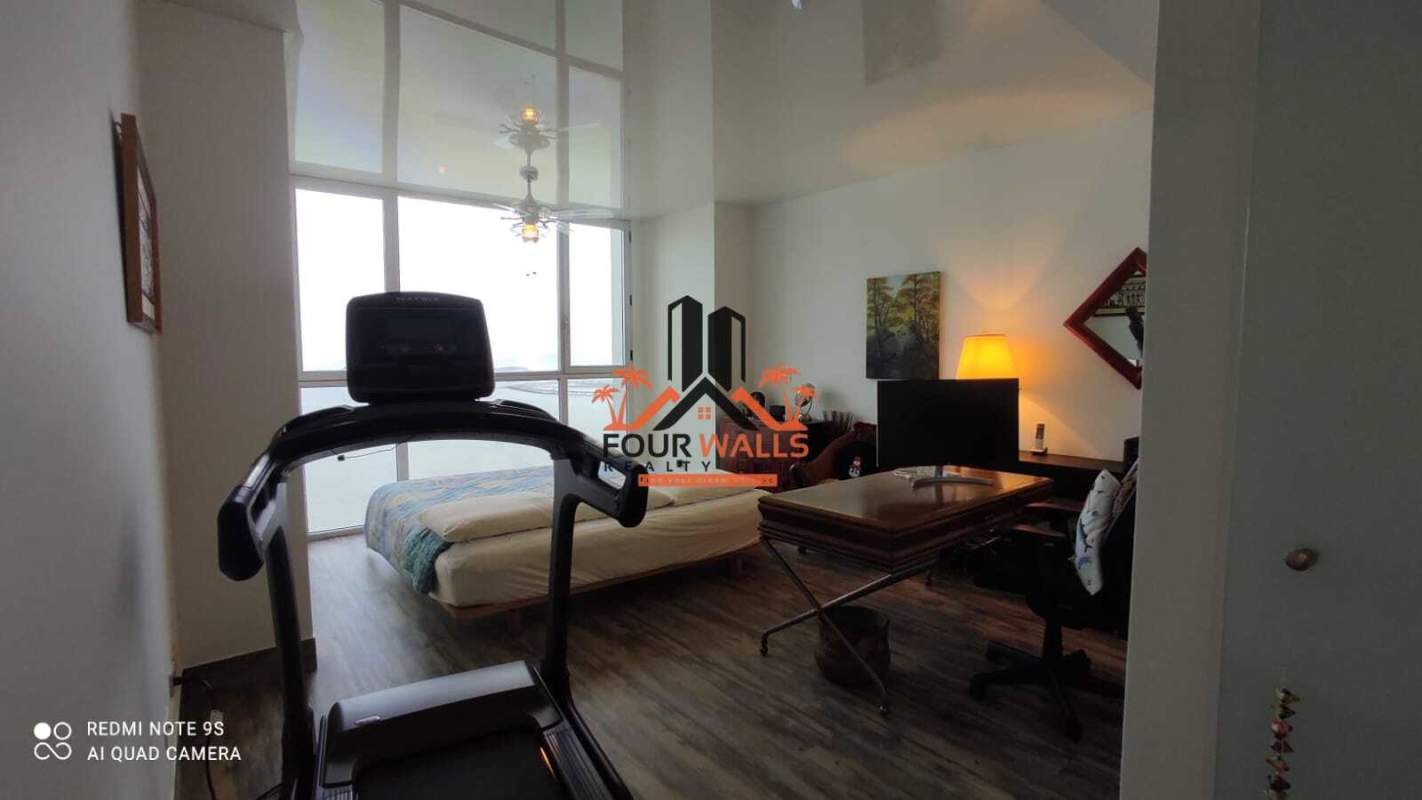 Private balcony offering stunning ocean and skyline vistas in PH Waters on the Bay Panama